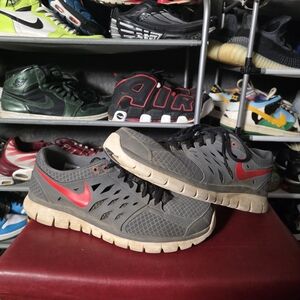 🔥 Nike Flex Run 2013 Size 12 Black and Red Men's Athletic Shoes